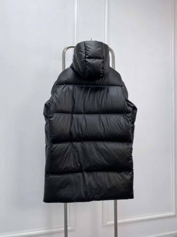 Пуховик Prada