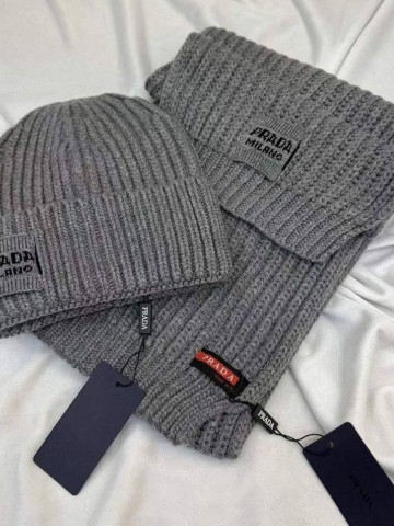 Комплект шапка и шарф Prada