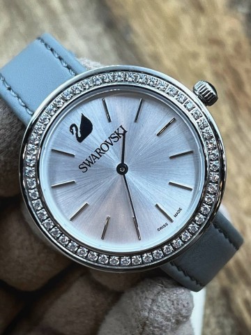 Часы Swarovski