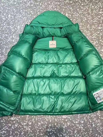 Пуховик Moncler
