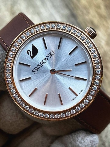 Часы Swarovski
