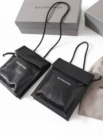 Сумка-мессенджер Balenciaga