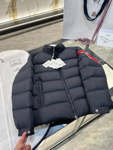 Пуховик Moncler