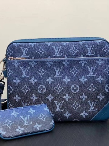 Сумка-мессенджер Louis Vuitton