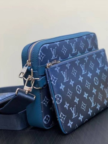 Сумка-мессенджер Louis Vuitton