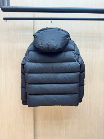 Пуховик Prada