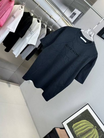 Футболка Givenchy