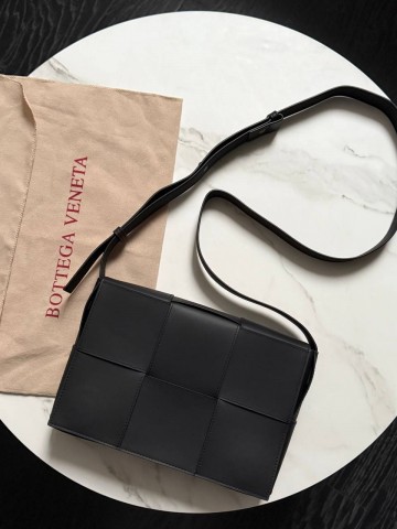 Сумка-мессенджер Bottega Veneta