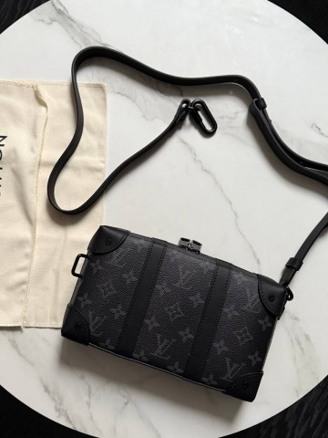 Сумка-мессенджер Louis Vuitton