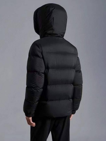 Пуховик Moncler