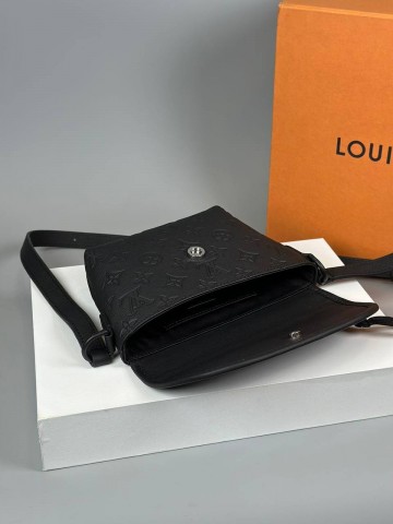 Сумка-мессенджер Louis Vuitton