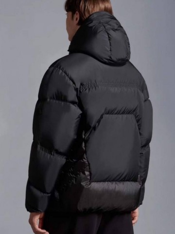 Пуховик Moncler
