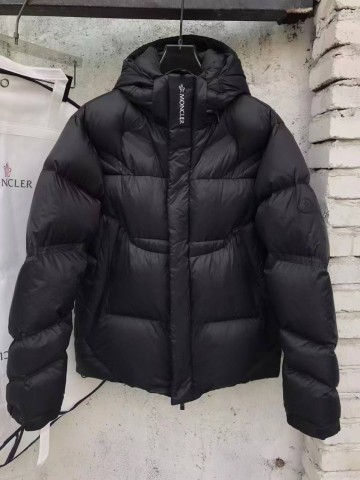 Пуховик Moncler