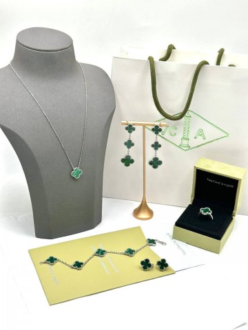 Серьги Van Cleef & Arpels