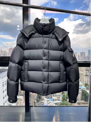 Пуховик Moncler