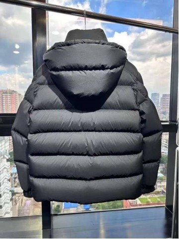 Пуховик Moncler