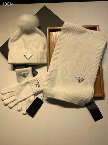 Комплект Prada (шапка + перчатки + шарф)