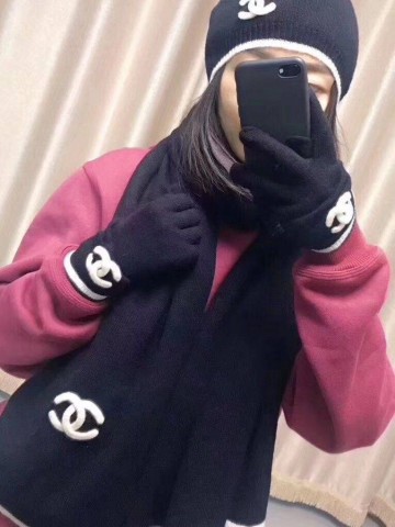 Комплект CHANEL (шапка + перчатки + шарф)