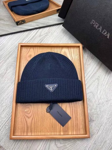 Шапка Prada