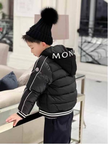 Пуховик Moncler