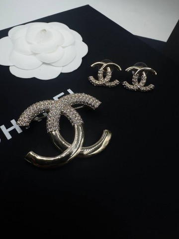 Брошь CHANEL