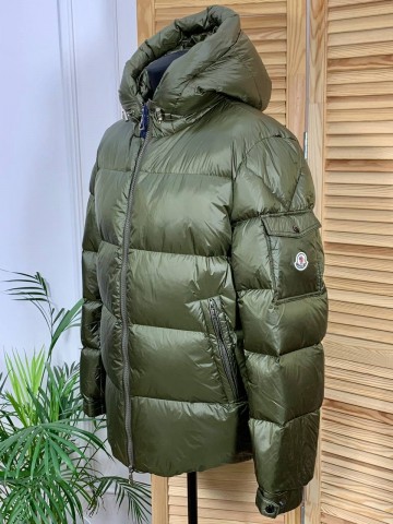 Пуховик Moncler