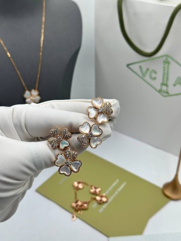 Серьги Van Cleef & Arpels