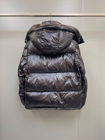Пуховик Moncler