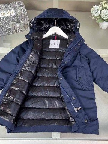 Пуховик Moncler