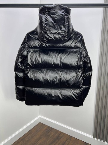 Пуховик Moncler