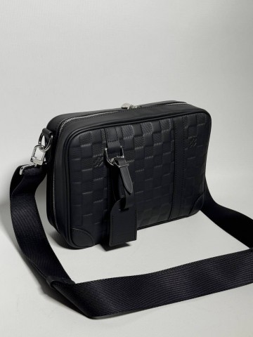 Сумка-мессенджер Louis Vuitton