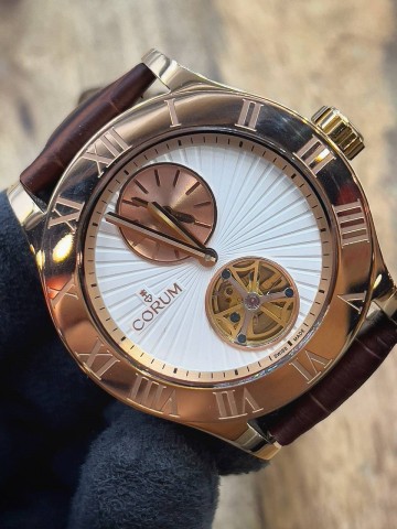 Часы Corum