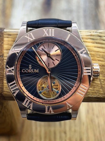 Часы Corum