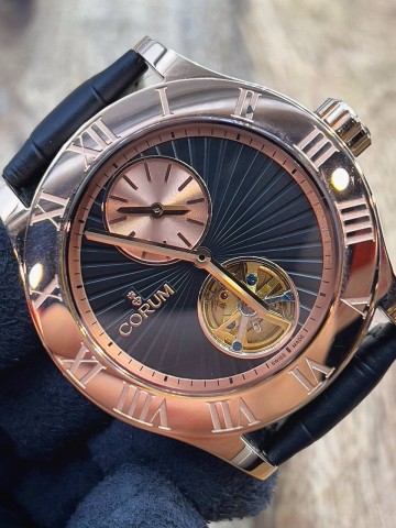 Часы Corum