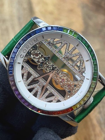 Часы Corum