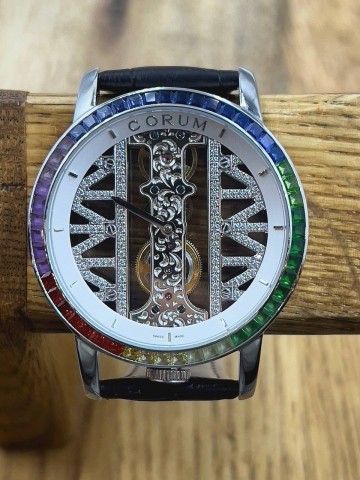 Часы Corum