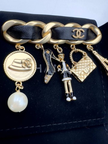 Брошь CHANEL