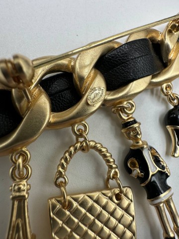 Брошь CHANEL