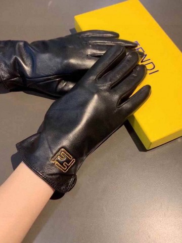 Перчатки Fendi