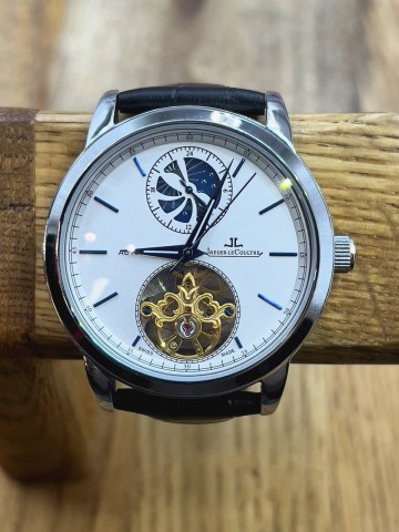Часы Jaeger-LeCoultre