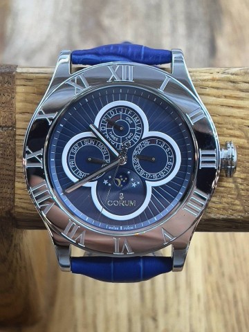 Часы Corum