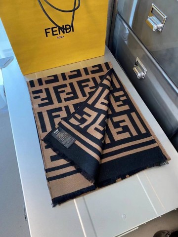 Шарф Fendi