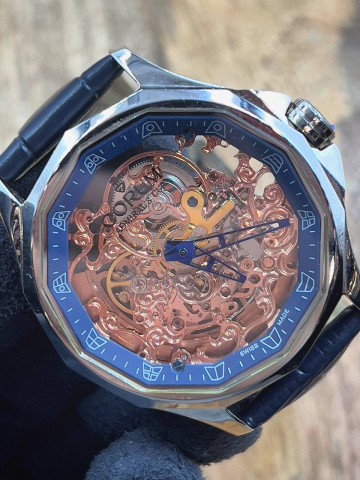 Часы Corum