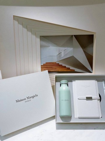 Набор Maison Margiela (блокнот + ручка + термос + брелок)