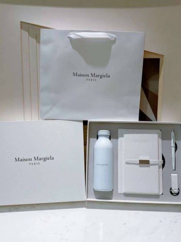 Набор Maison Margiela (блокнот + ручка + термос + брелок)