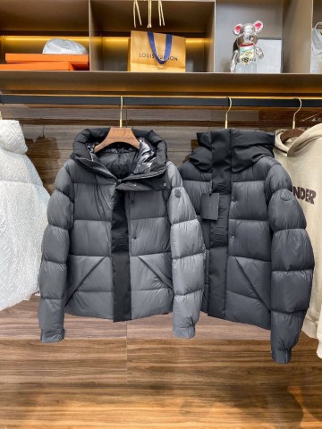Пуховик Moncler