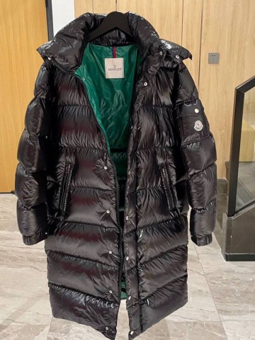 Пуховик Moncler