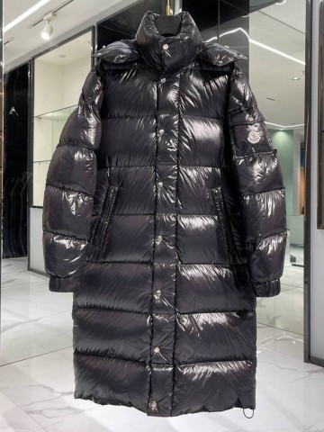 Пуховик Moncler