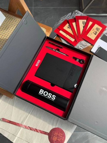 Набор Hugo Boss (блокнот + ручка + термос + брелок)