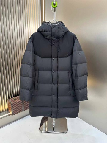 Пуховик Moncler